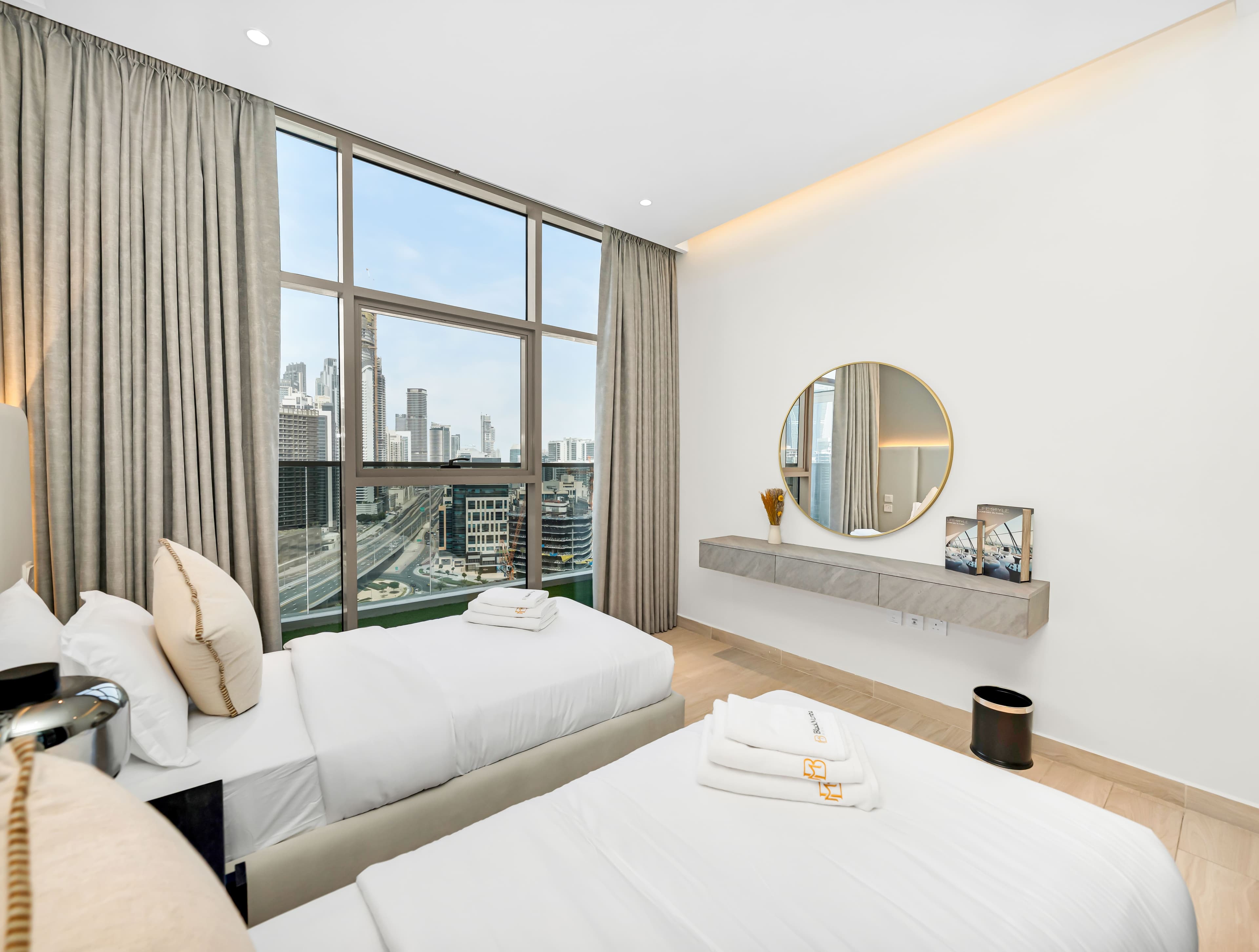 Burj Khalifa and Canal views | 3 Bedroom premium Apartment | Fully Furnished - Thumbnail 6