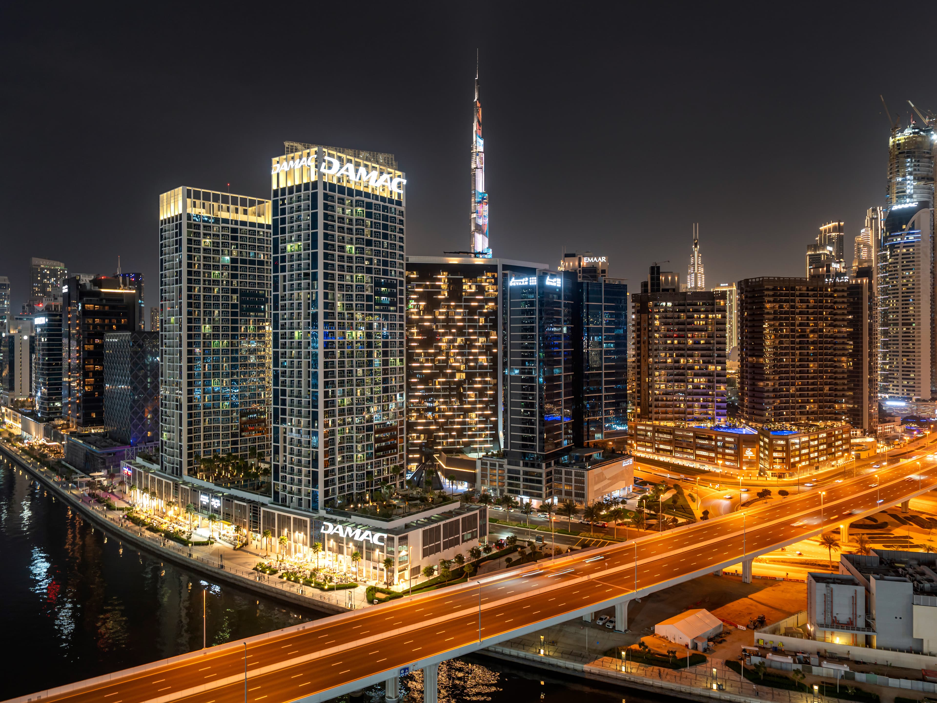 Burj Khalifa and Canal views | 3 Bedroom premium Apartment | Fully Furnished - Thumbnail 34