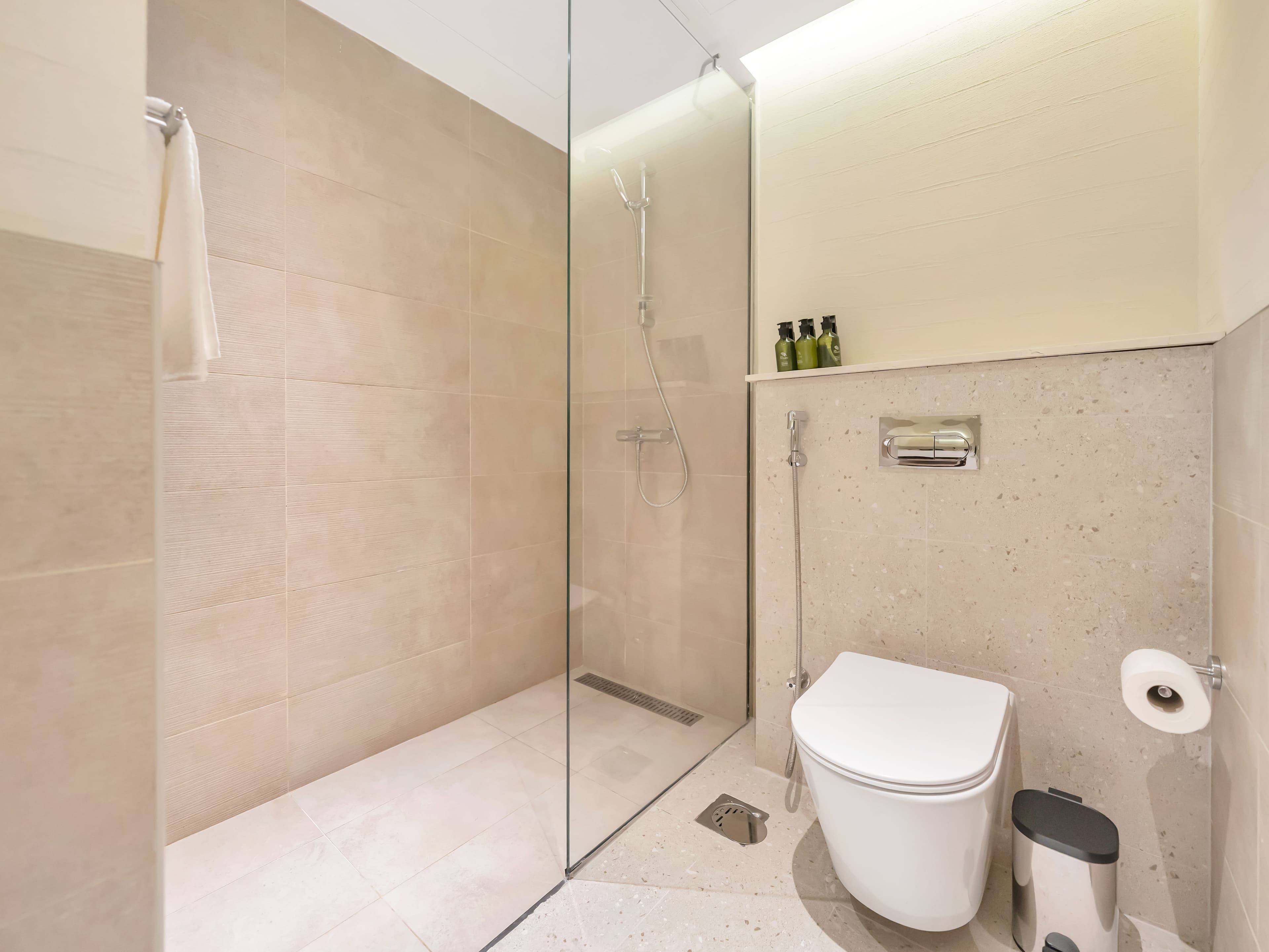 Waterfront Sophistication 3 Bedroom premium Apartment | Fully Furnished - Thumbnail 11