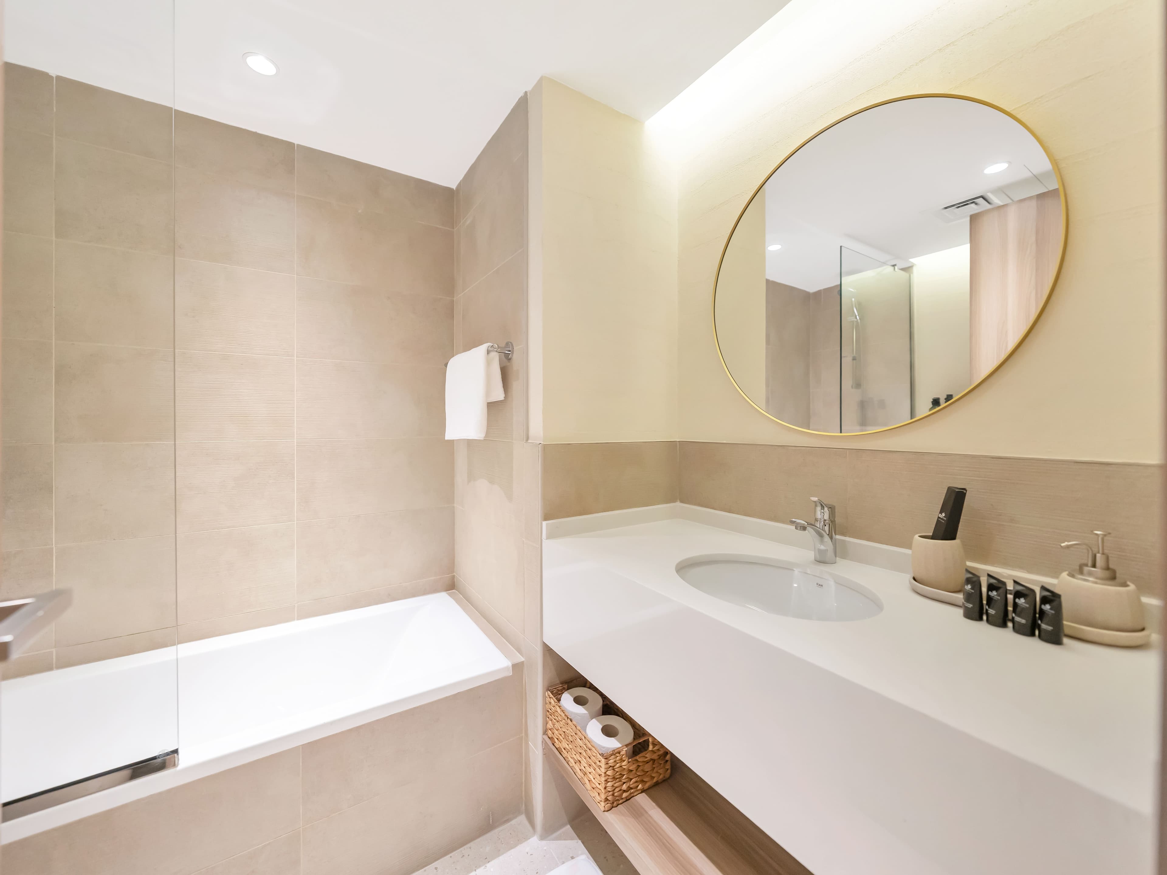 Waterfront Sophistication 3 Bedroom premium Apartment | Fully Furnished - Thumbnail 12