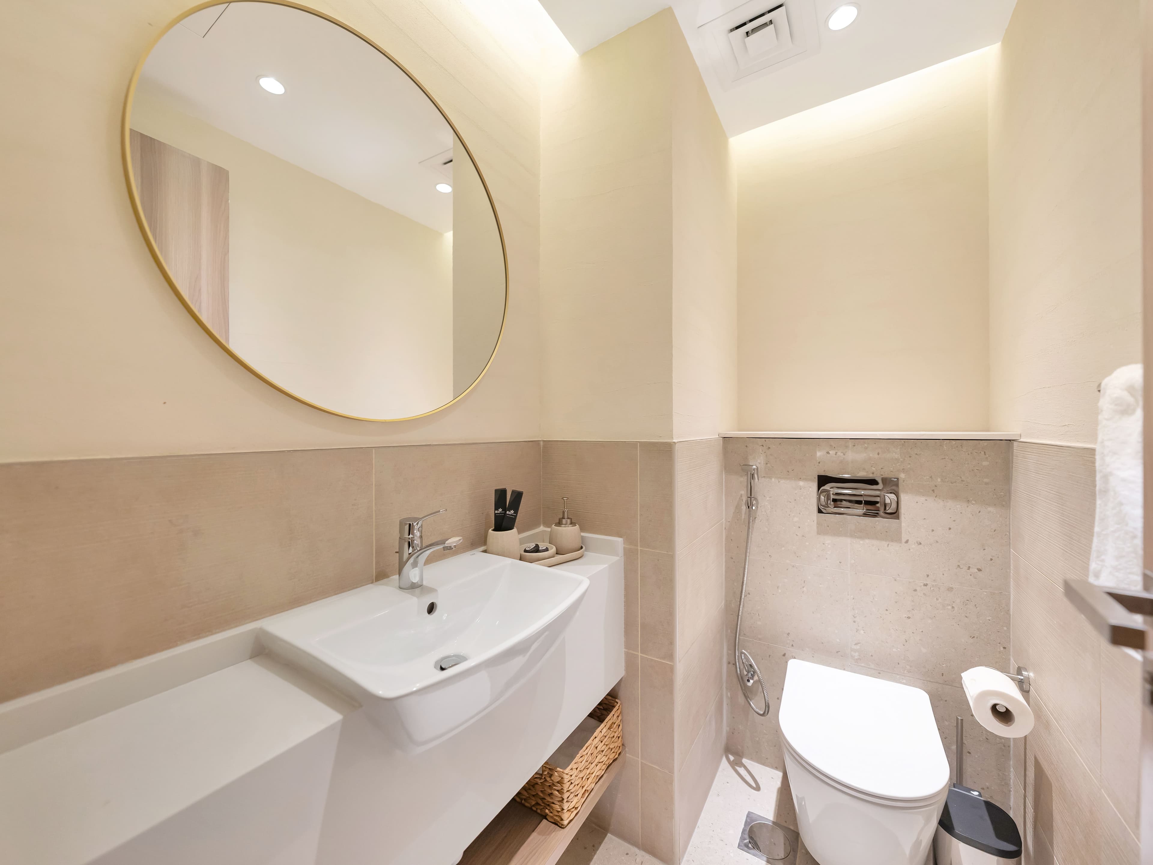 Waterfront Sophistication 3 Bedroom premium Apartment | Fully Furnished - Thumbnail 15