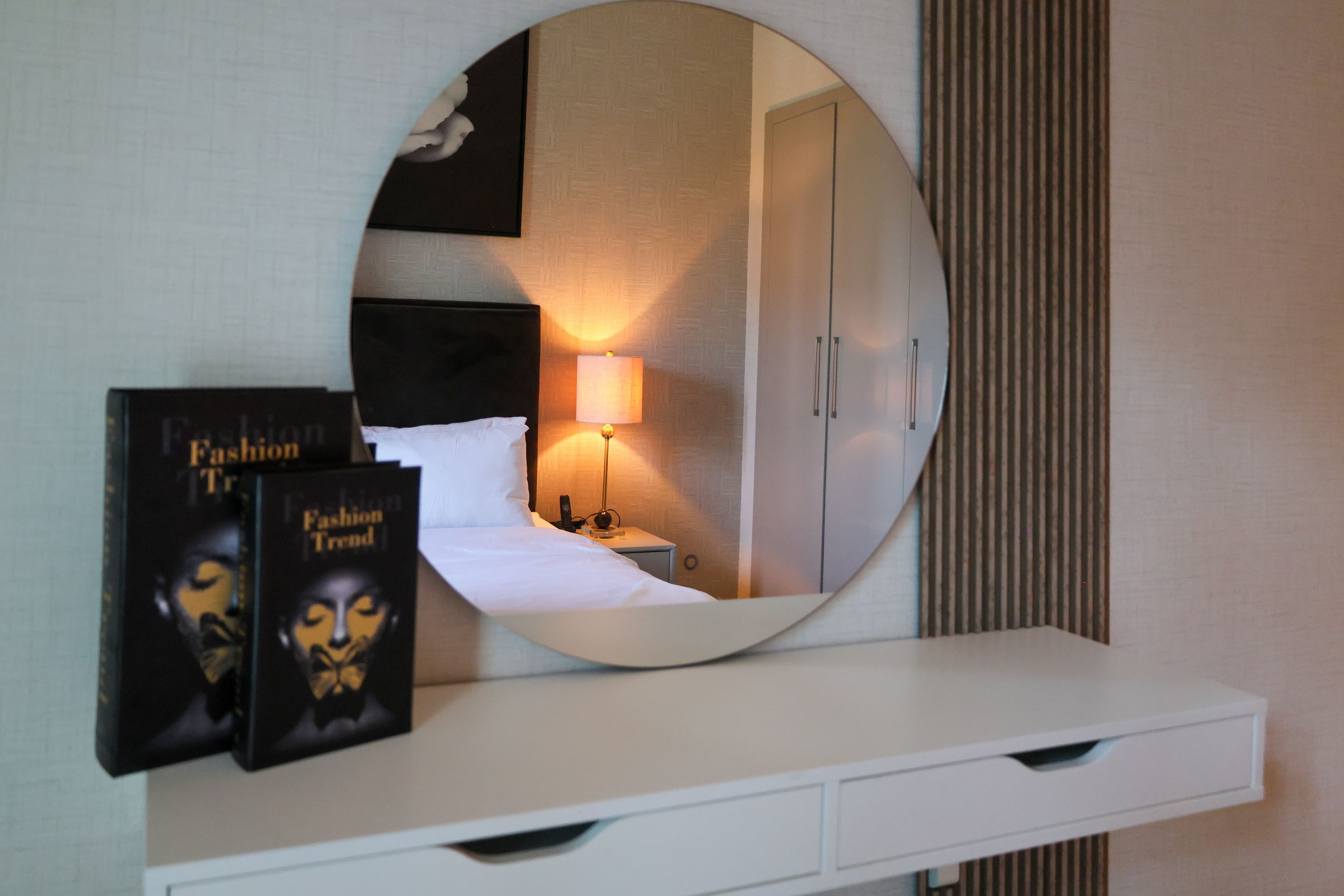 Sobha Hartland - Waves - Thumbnail 13