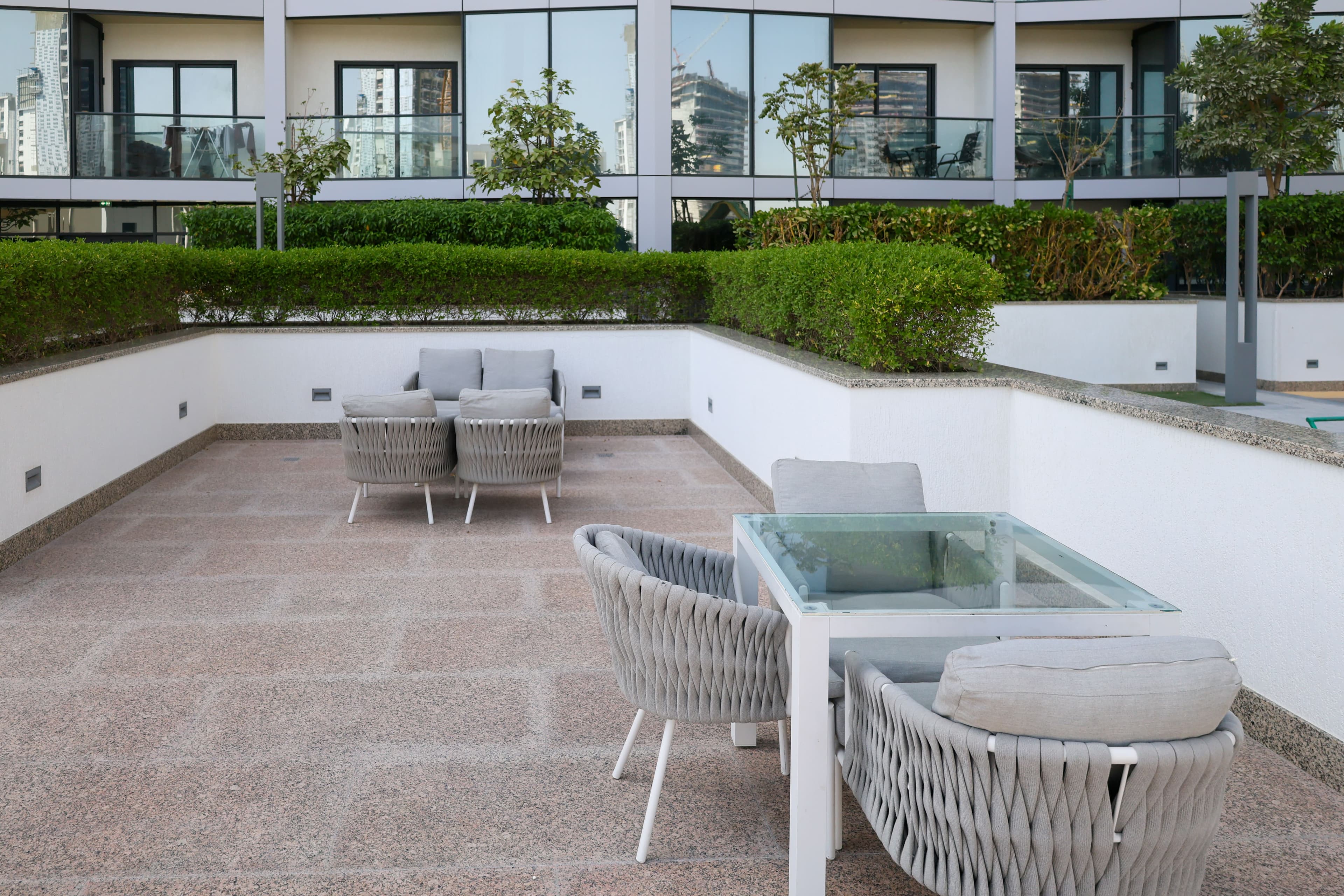 Sobha Hartland - Waves - Thumbnail 8