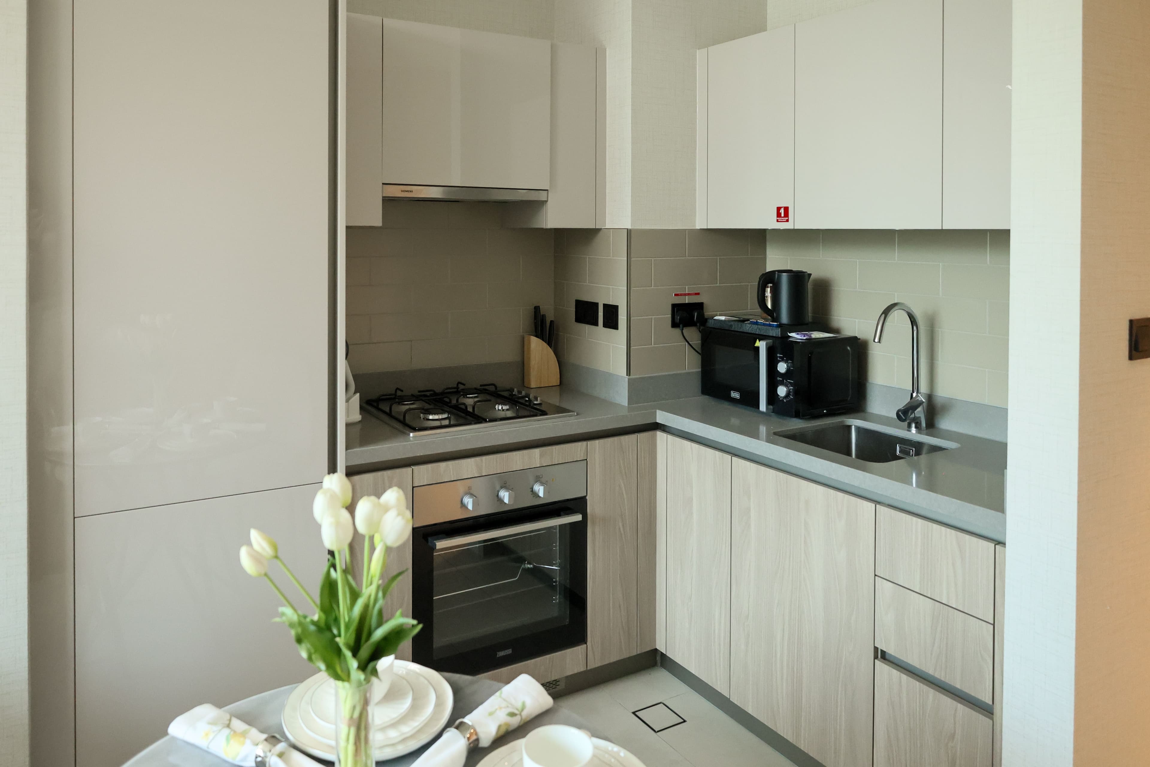 Sobha Hartland - Waves - Thumbnail 9